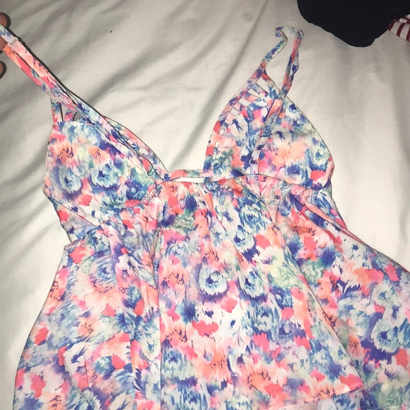 patterned top - Picture 3 of 3